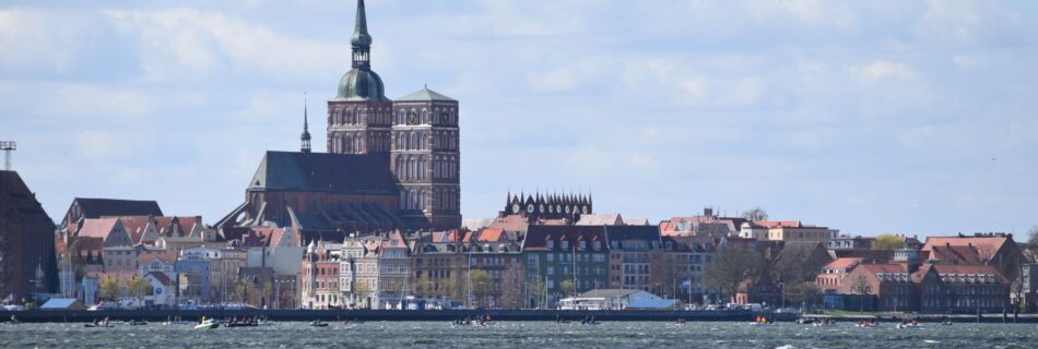 Stralsund från ön Rügen.